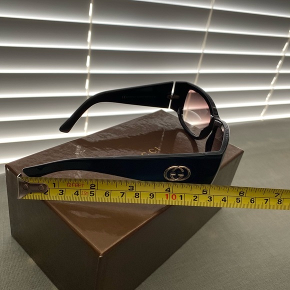 GUCCI Sunglass - Picture 15 of 16